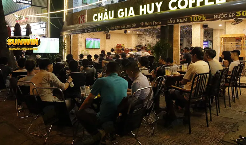Lý do nên đến xem bóng đá tại các quán cà phê Sài Gòn